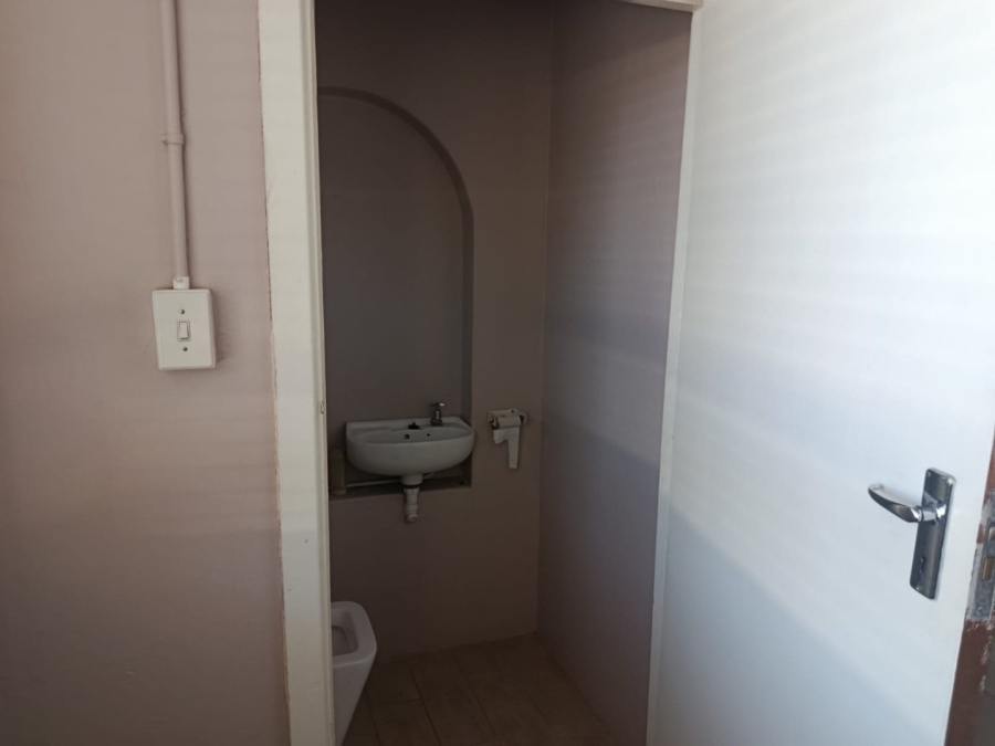 To Let 1 Bedroom Property for Rent in Grahamstown Central Eastern Cape
